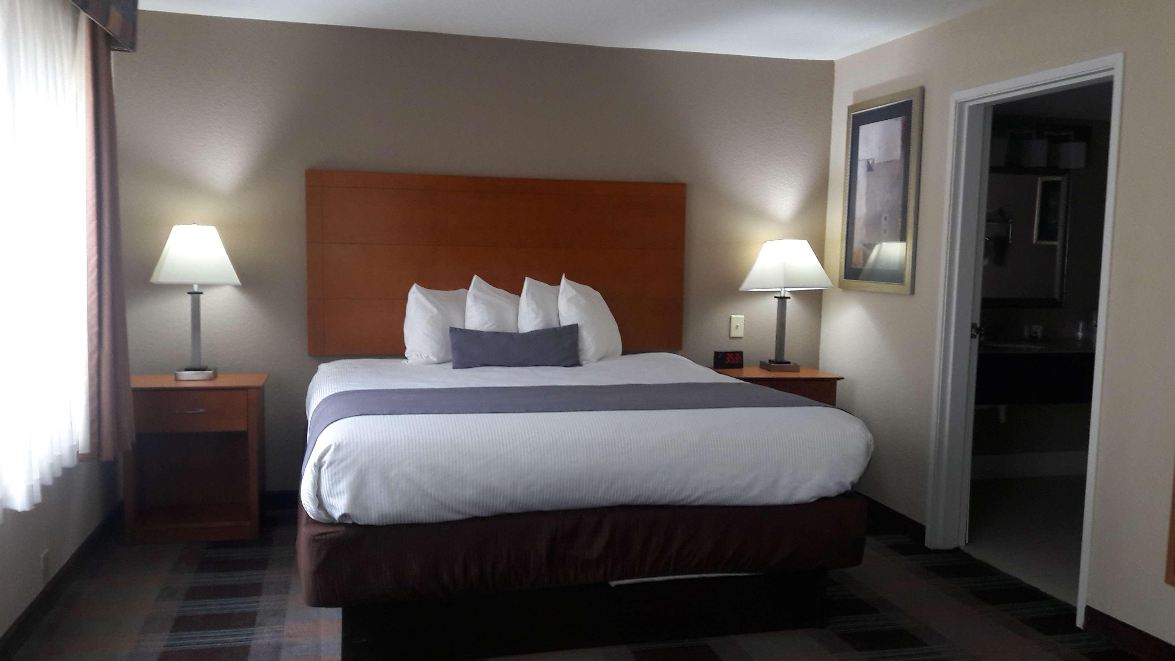 Spark By Hilton Savannah Hotel