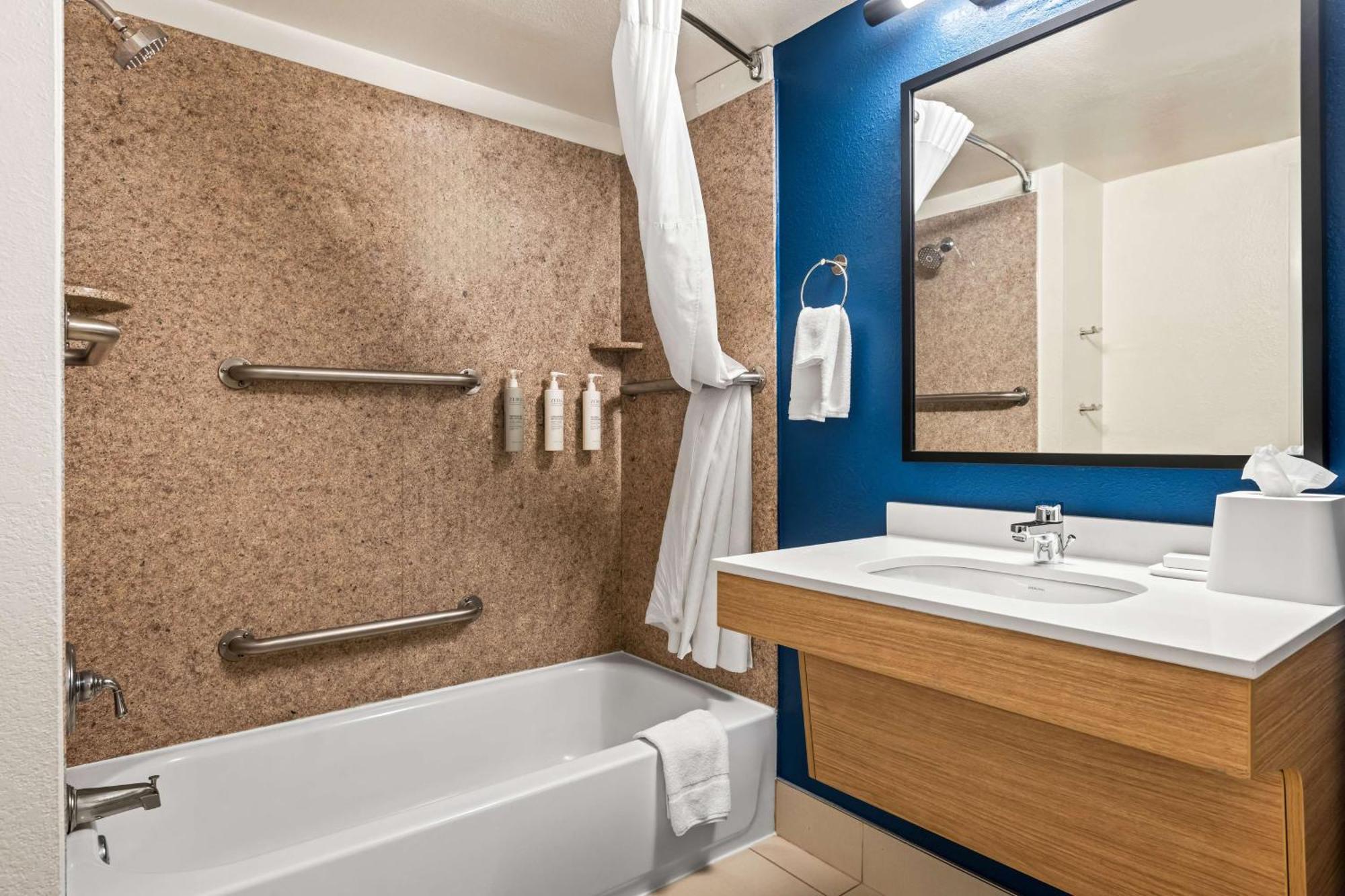 Spark By Hilton Savannah 3*