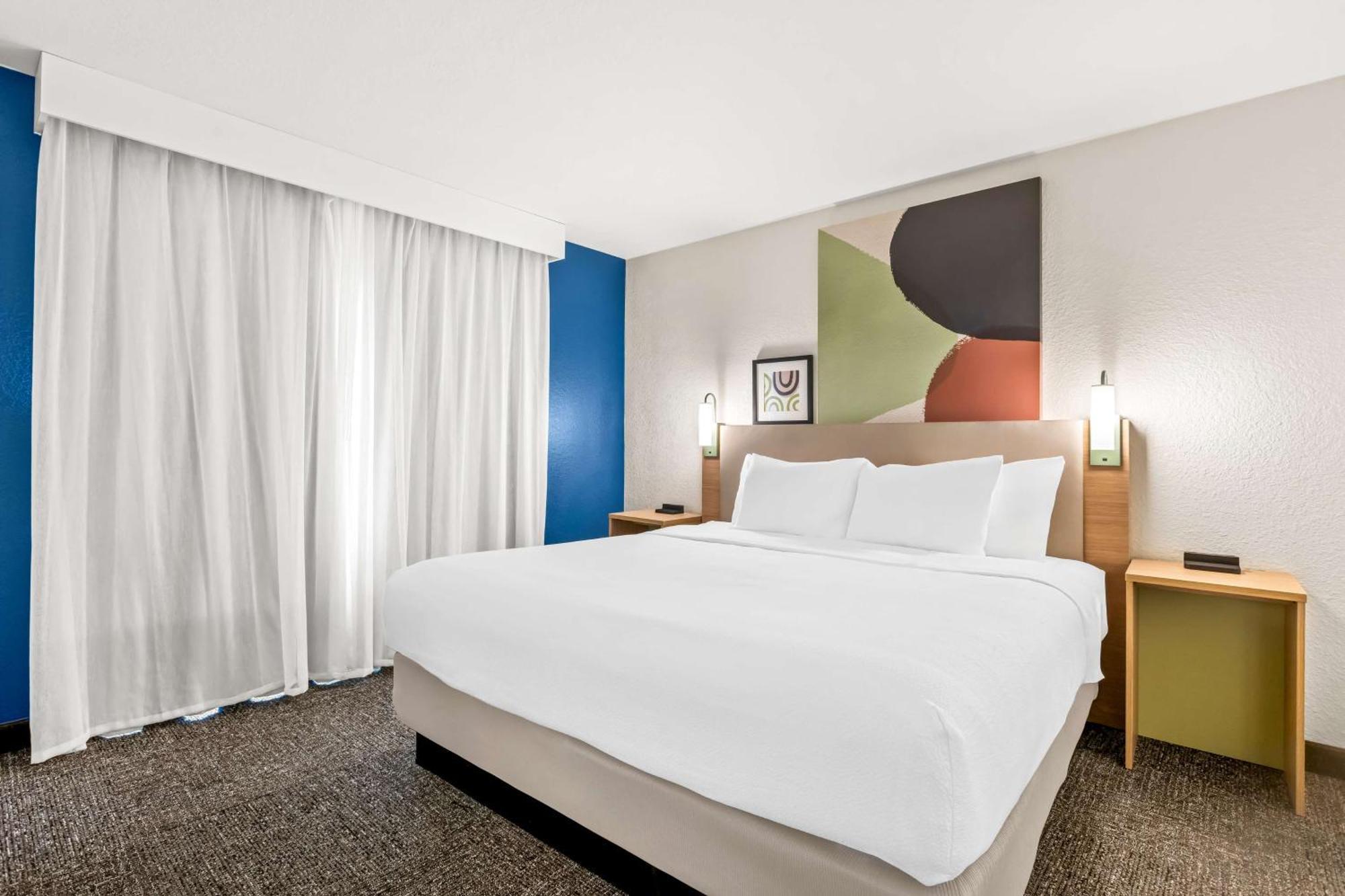 Spark By Hilton Savannah Hotel