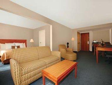 Spark By Hilton Savannah Hotel